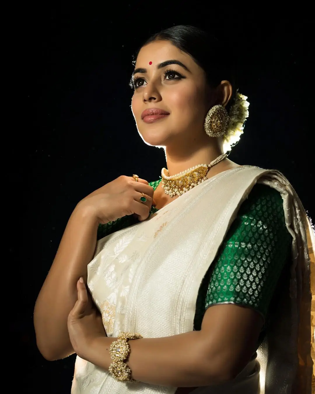 Malayalam Girl Shamna Kasim In White Saree Green Blouse